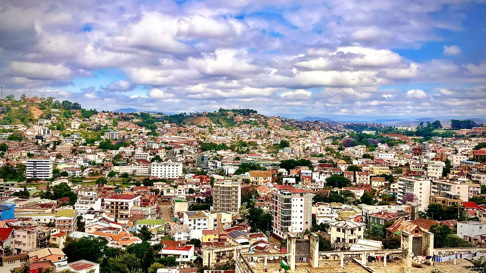 Vue des collines et des quartiers d’Antananarivo